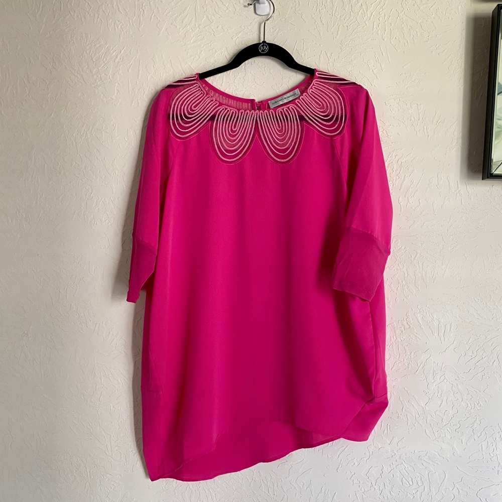 Bright color tunic with delicate neck line design.